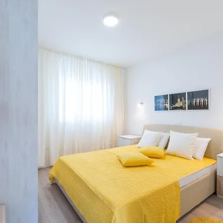 Apartmann דירה *